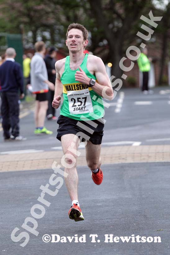 Chris Smith (Wallsend) finishing 3rd in the Clive Cookson 10k, organised by NSP.